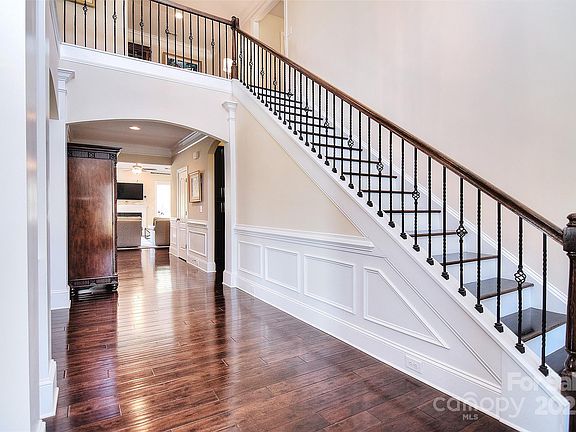 5th image of 9137 Opal Crest Dr