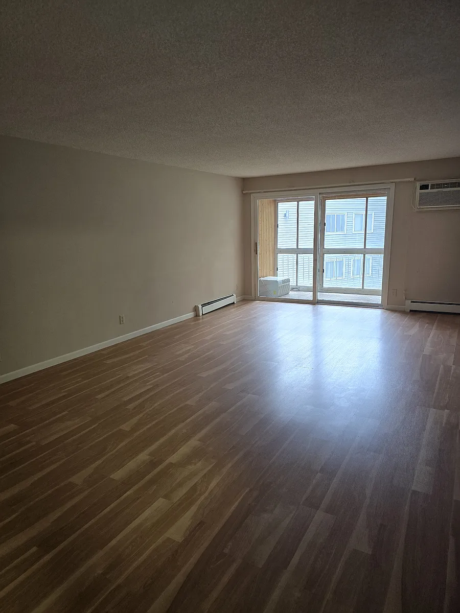 Building Photo - 135 Viking Dr E #220