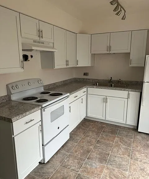 4705 SE 3rd St — Photo 3