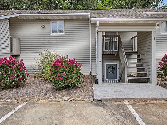 3rd image of 19 Shanna Dr APT 2