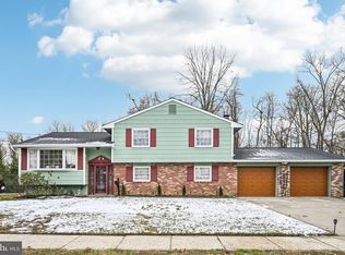 10 Dartmouth Dr, Atco, NJ 08004