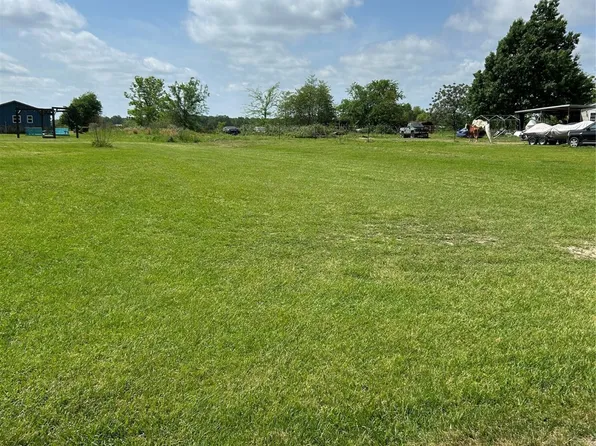 717 County Road 1895, Yantis, TX 75497