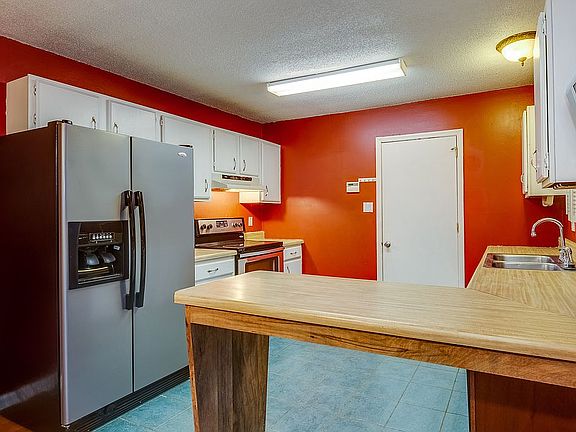 3rd image of 5728 Matlock Dr