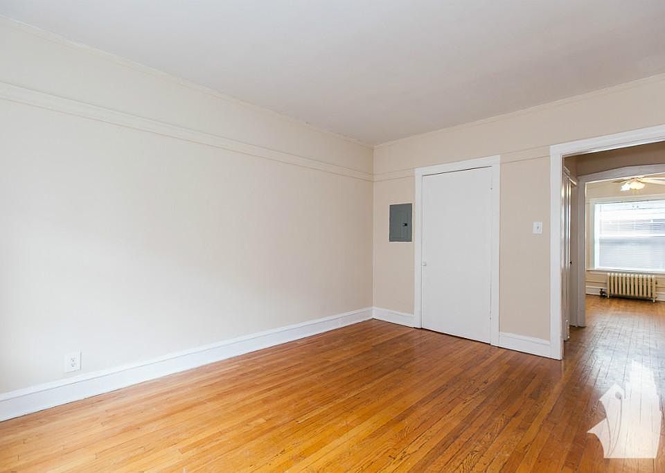 1st image of 632 W Arlington Pl