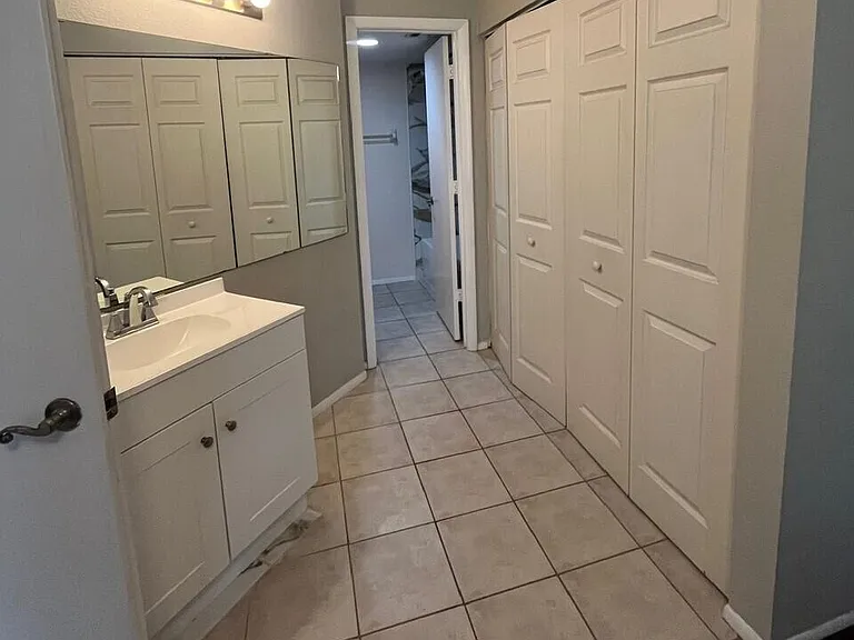 1537 SE Royal Green Cir #E-204 — Photo 10