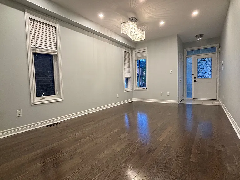 220 Hazelton Ave — Photo 10