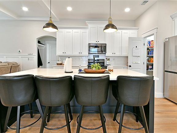 5th image of 2398 Belhaven Rd