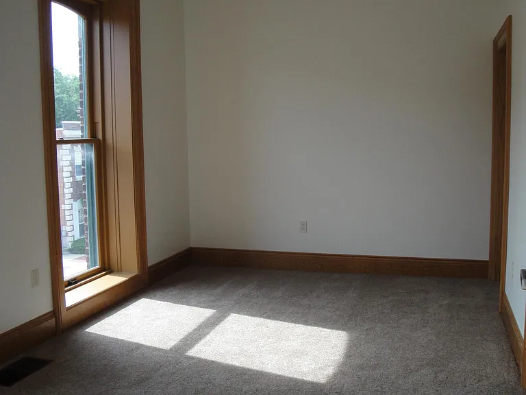 98 E Bremer Ave #203 — Photo 3