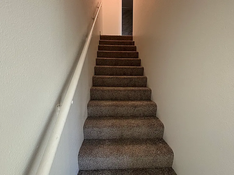 833 NW Oak Ave — Photo 5
