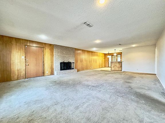 5th image of 2303B Haynes Dr