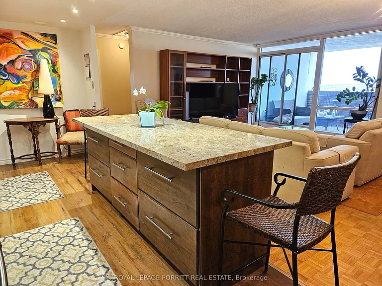 1535 Lakeshore Rd E #1704 — Photo 5