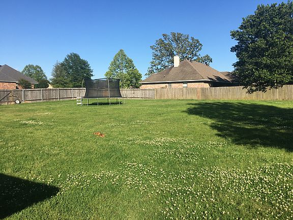 5th image of 231 Country Club Dr