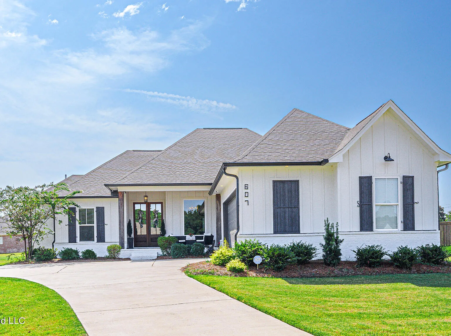 4 bed, 3.0 bath, 2078 sqft, $2,800 — Photo 1