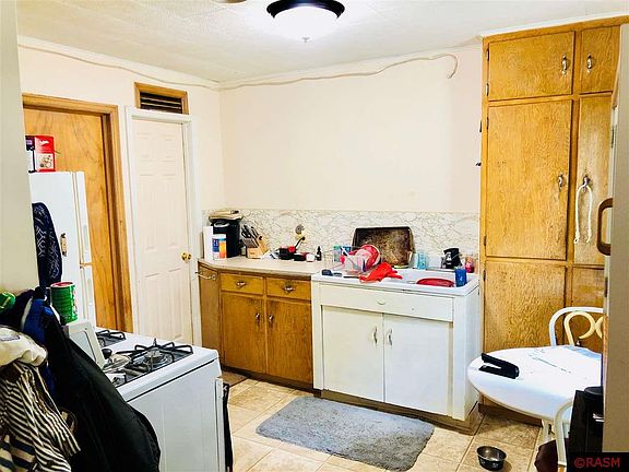 2nd image of 524 Carney Ave