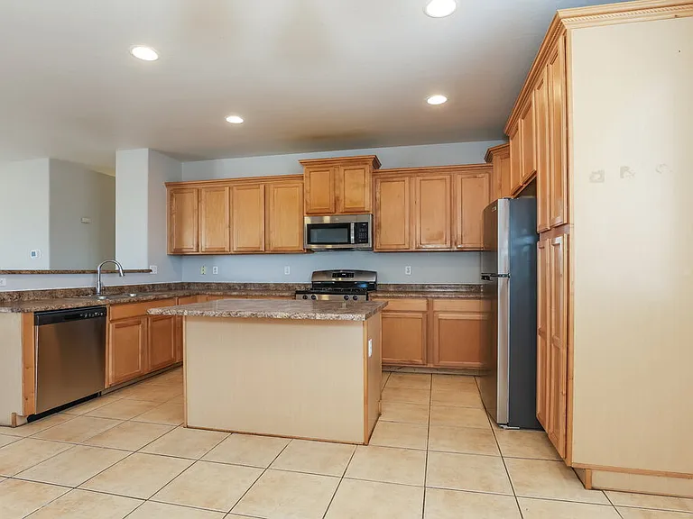 7805 S 68th Dr — Photo 7