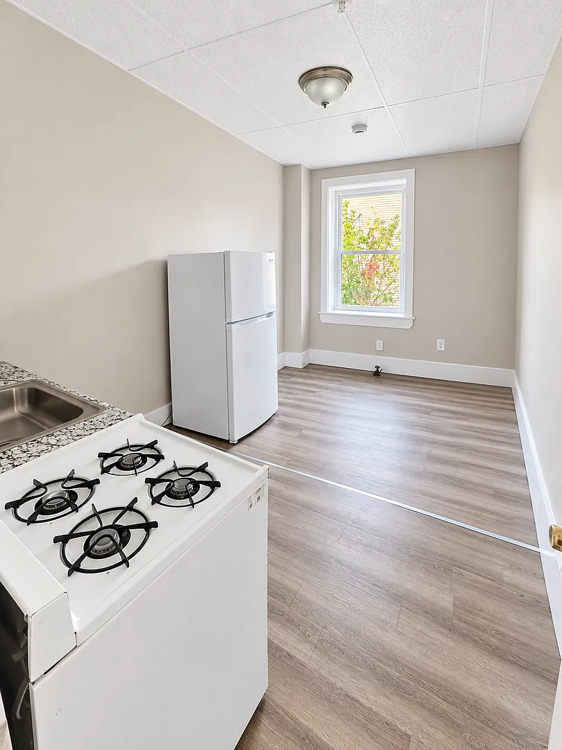 Studio Apartment for Rent Utilities Included! — Photo 1
