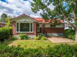 2034 Cornish St, Ottawa, ON K1G2R8