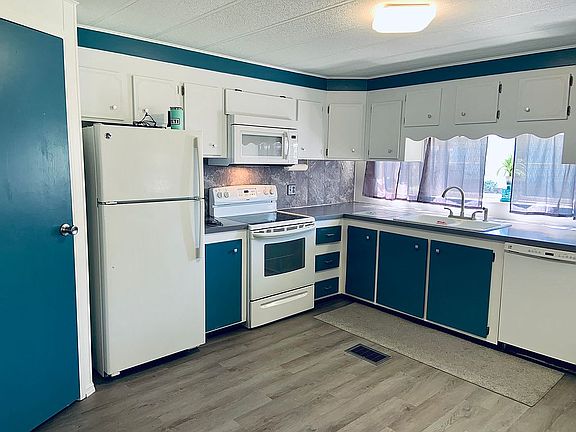 Eat in kitchen