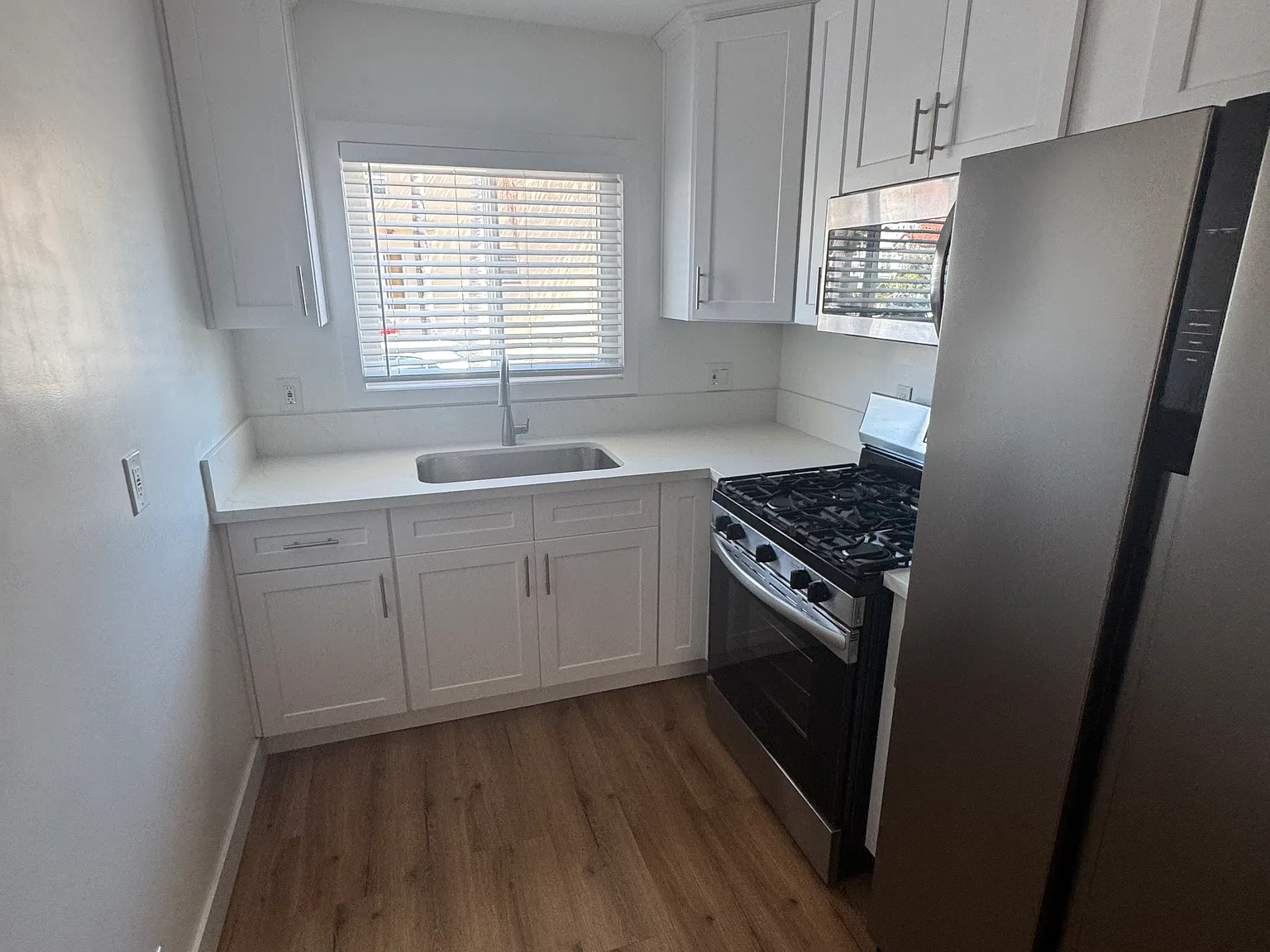 Studio, $2,400 — Photo 4