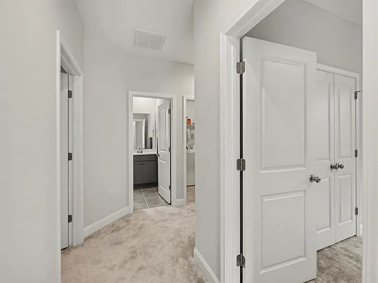 341 Chapman Cir — Photo 21