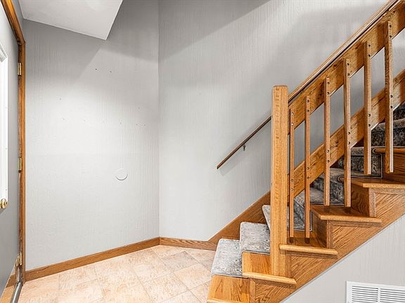 3rd image of 13 Eaton Ct #13