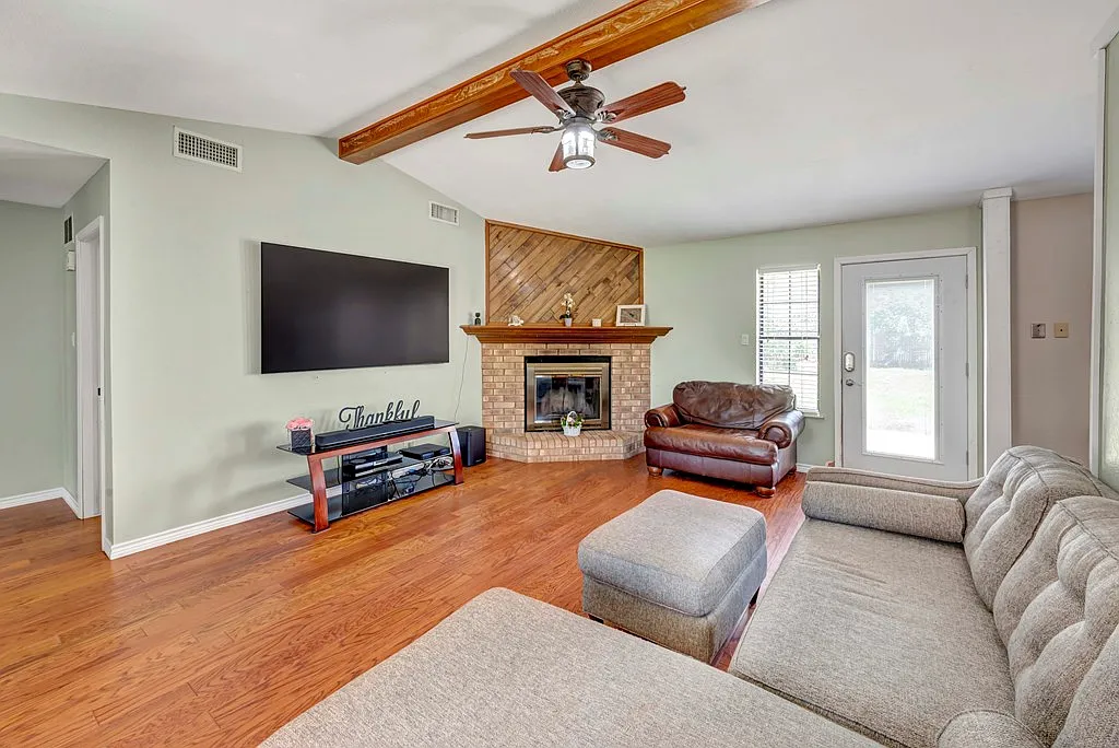 4 bed, 3.0 bath, 1791 sqft, $3,000 — Photo 4