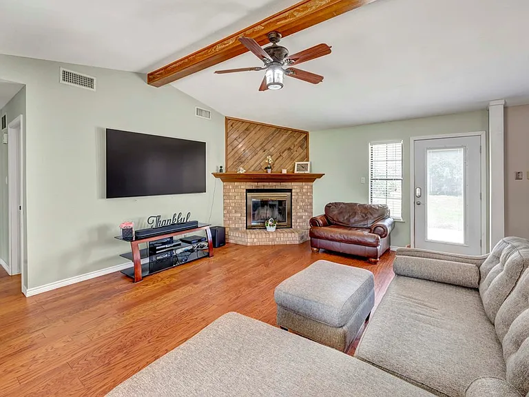 10803 E County Road 104 — Photo 4