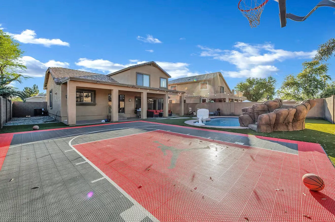 3 bed, 2.5 bath, 1828 sqft, $3,999 — Photo 1