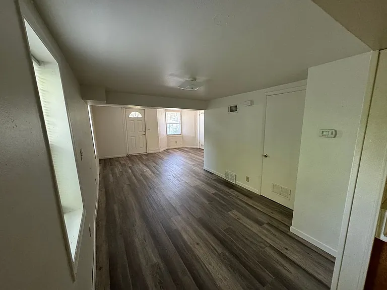 2818 W Saint Paul Ave — Photo 4