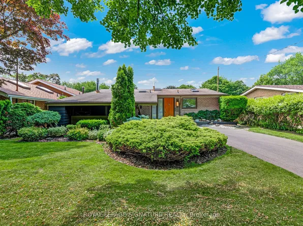 10 Oakley Blvd, Toronto, ON M1P 3P2