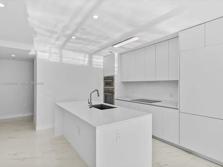 700 NE 24th St #503 — Photo 3