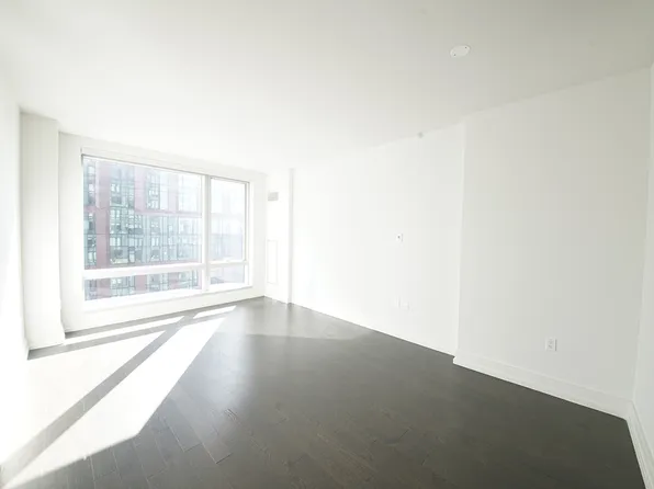 555 10th Avenue image 1 of 19