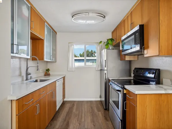 318 455th Cres, Oakland, CA 94610