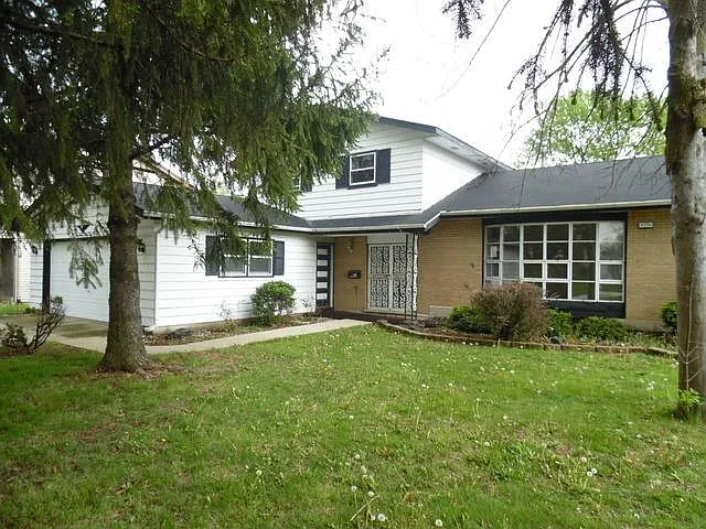 4733 175th Pl photo 1