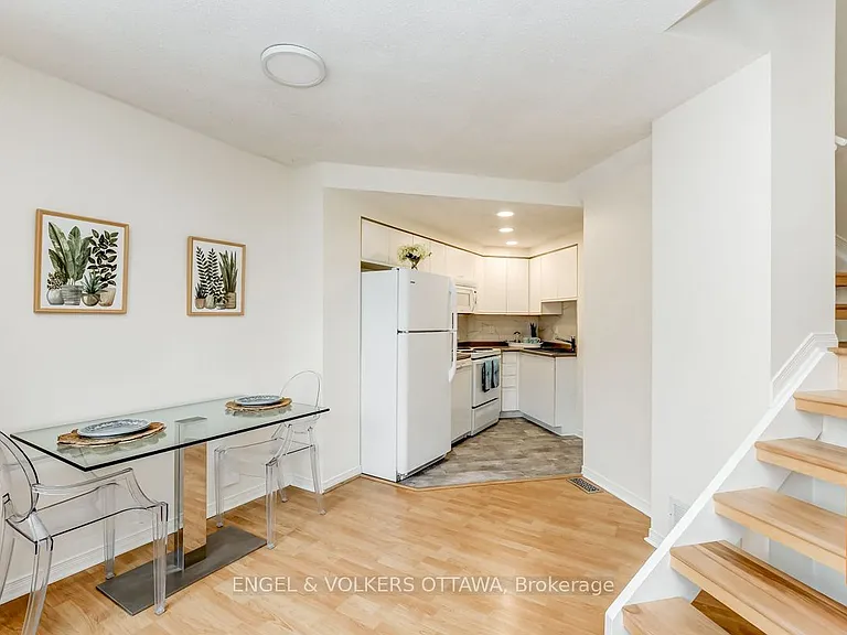 158 Rochester St W — Photo 10