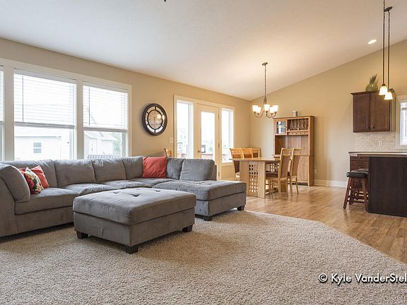 2nd image of 6975 Yosemite Dr