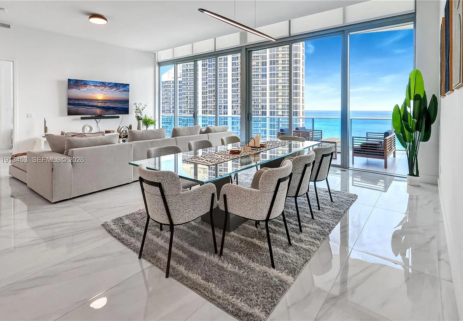 Aurora Condominium — Photo 1