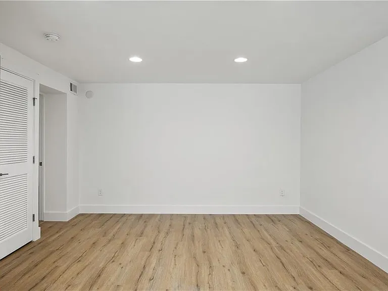 880 Saint Charles Ave NE #10 — Photo 6