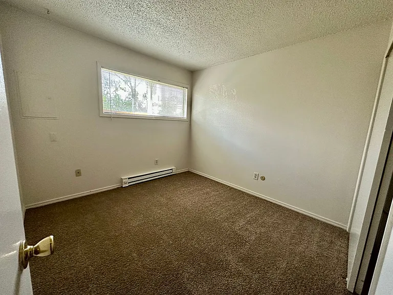 R0289 - Lombard Heights — Photo 8