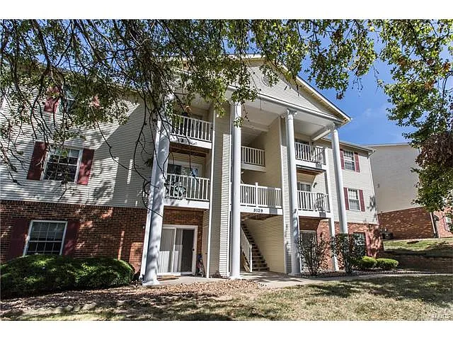 3129 Edwards Pl APT 102 photo 1