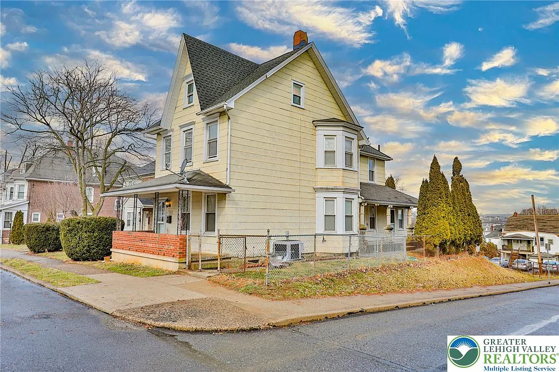 Building Photo - 303 W Lincoln St