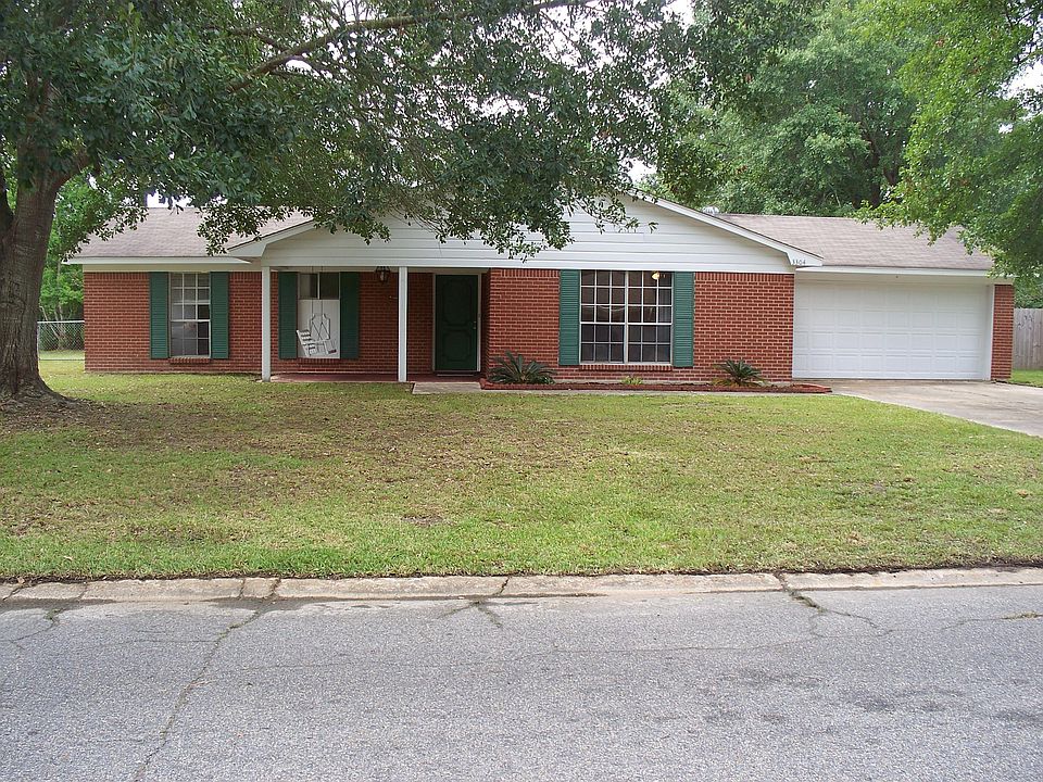 1st image of 3304 Queen Elizabeth Dr