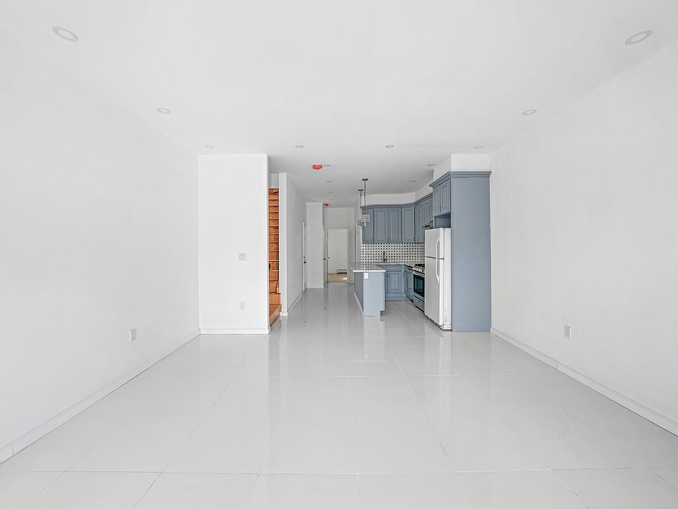 1st image of 910 Saint Nicholas Ave #2