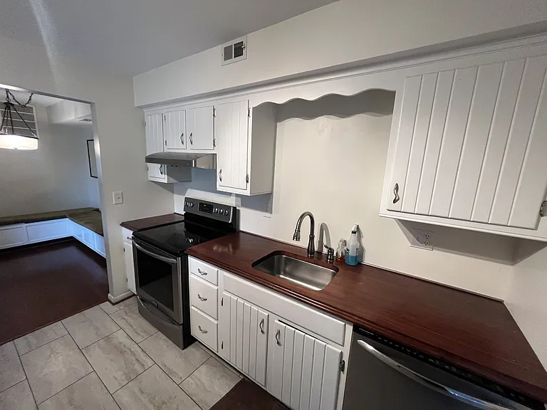103 N Edgewood Dr #8 — Photo 10