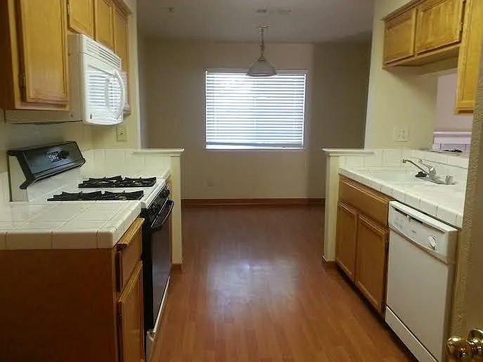 2 bed, 2.5 bath, $2,675 — Photo 4