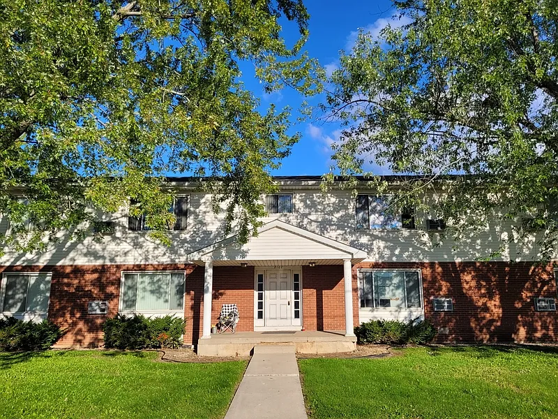 1 bed, 1.0 bath, $799 — Photo 2