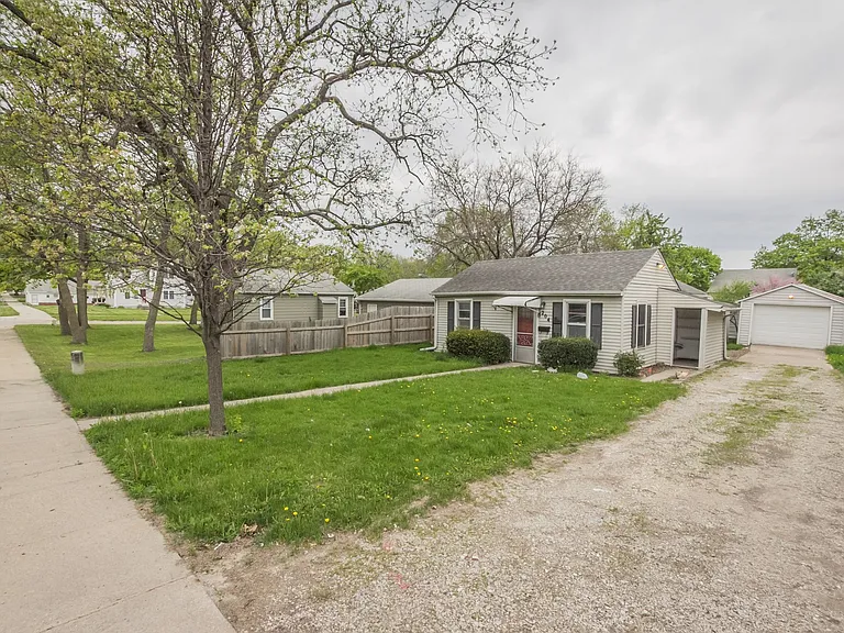 204 E Franklin Ave — Photo 2