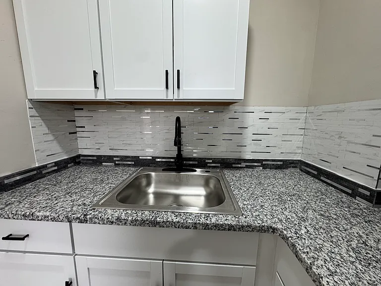 527 W Orange St #8 — Photo 10