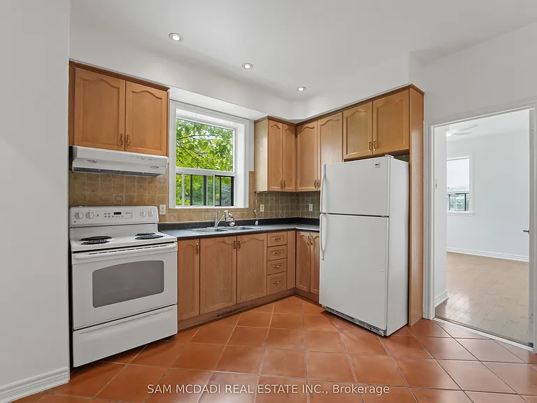 180 Bellwoods Ave #2 — Photo 6