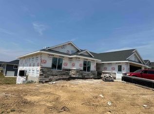 903 Rylee Ct, Peosta, IA 52068